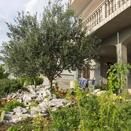 In 15349 Apartment Novi Vinodolski
